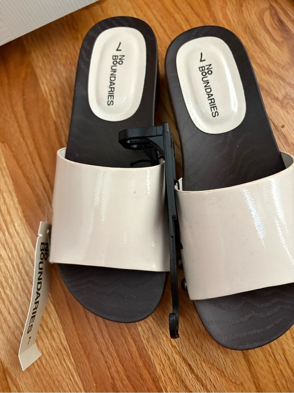 *NEVER BEEN WORN!* No Boundaries Beige Slide Mules